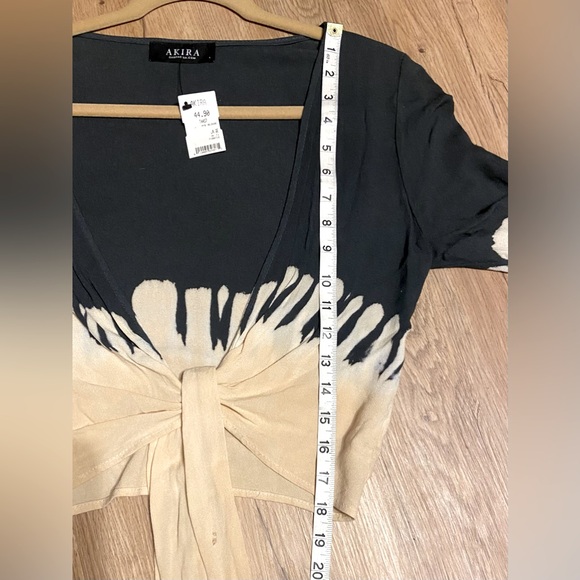 AKIRA Crop Top w Tie & Wide Bell Sleeves. Pit to pit = 18 inches. - Picture 5 of 11